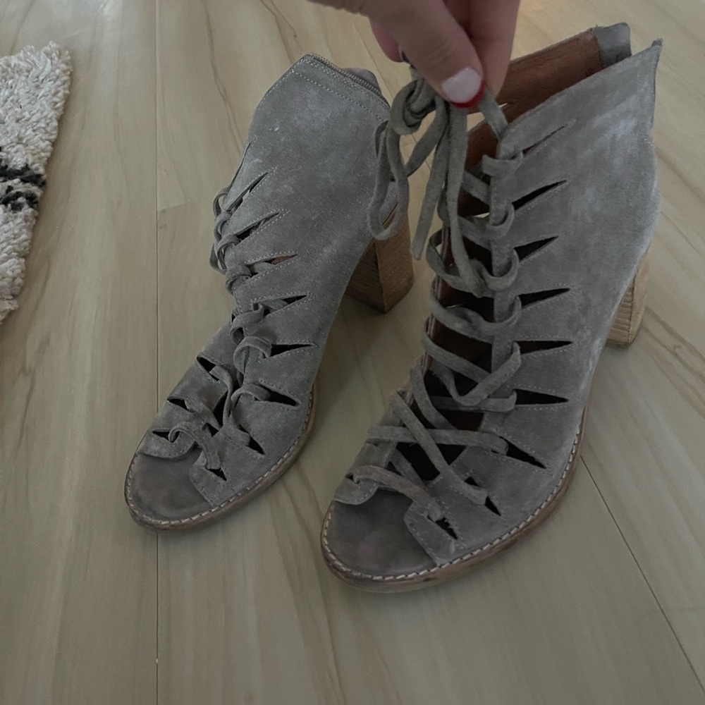 Sandal lace up heels